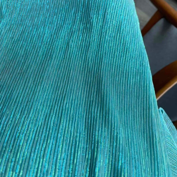 Green Mini Dress Flared Bell Long Sleeve, Fitted Waist V-Neck Cut Out Back Short - Picture 12 of 12